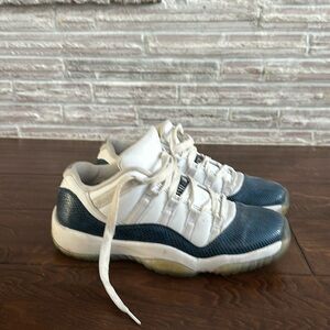 Jordan 11-blue snake skin  pretty good condition